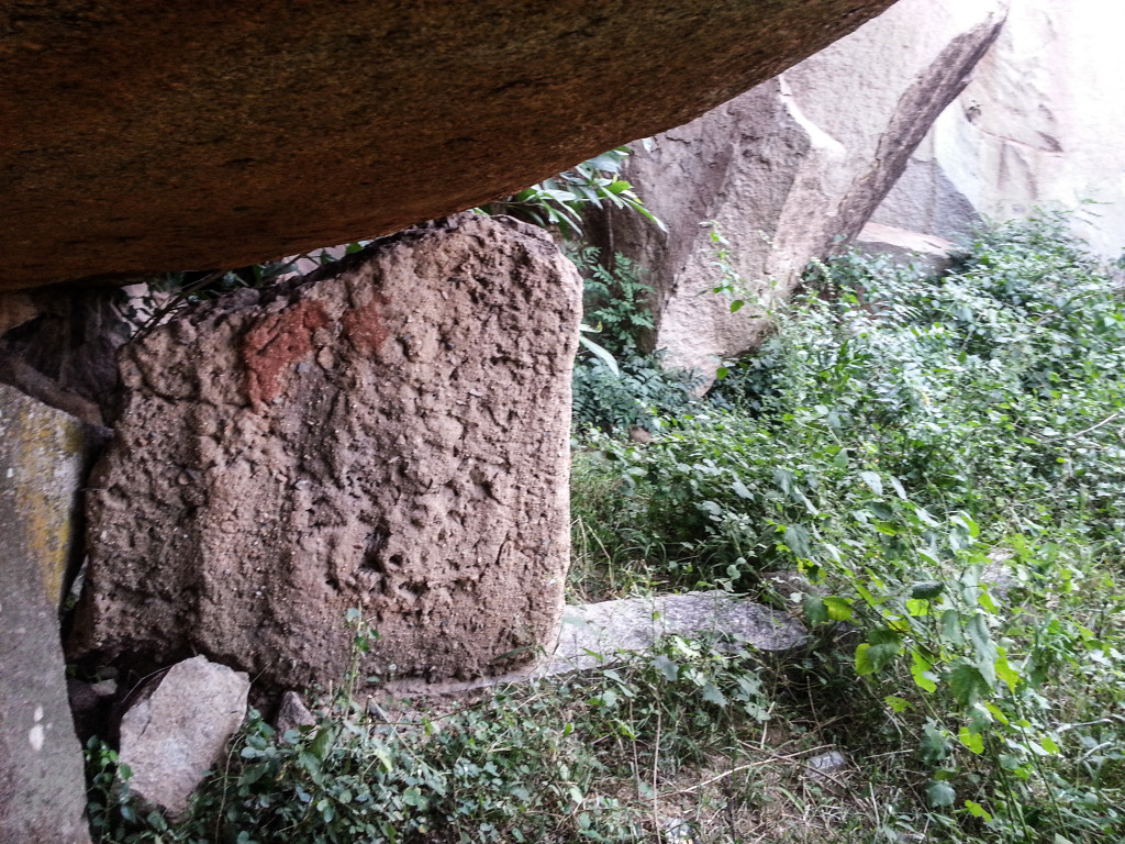 Mud Wall built on top of a granite foundation. The Wall started on one of the edges of cave opening